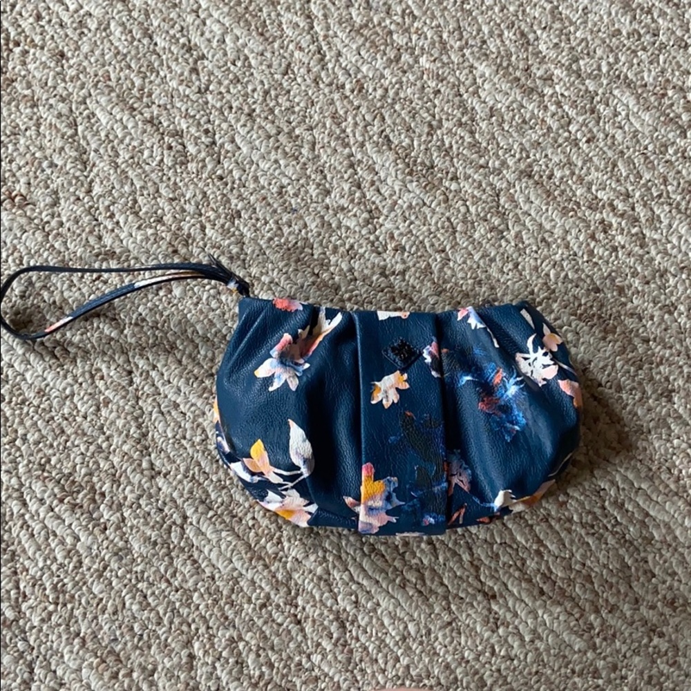 Simply Vera wang floral wristlet